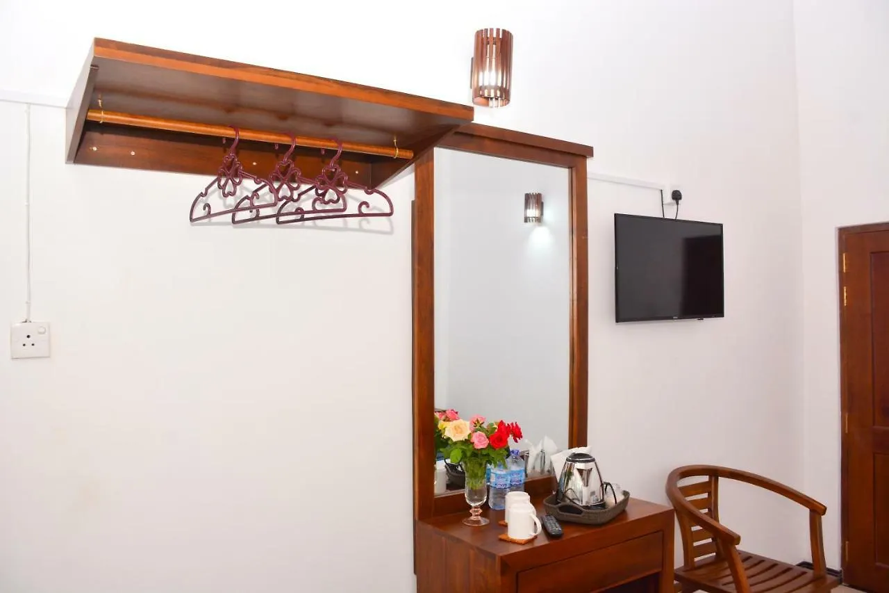 Hotel Brisa Marina Negombo